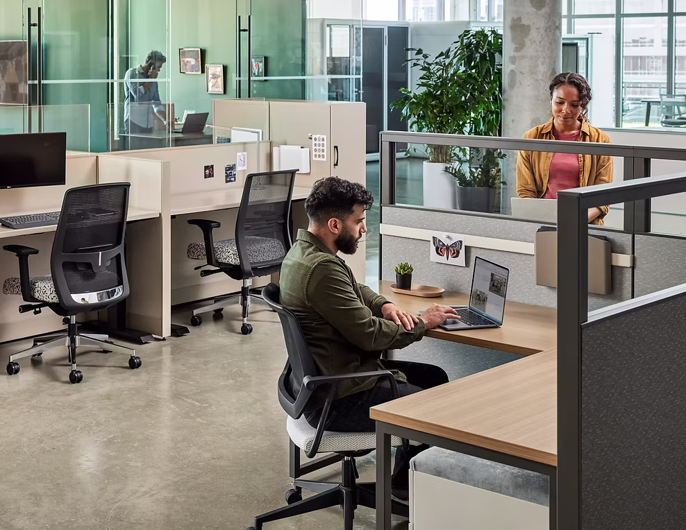 Chicago Showroom Etarran Workstation 03